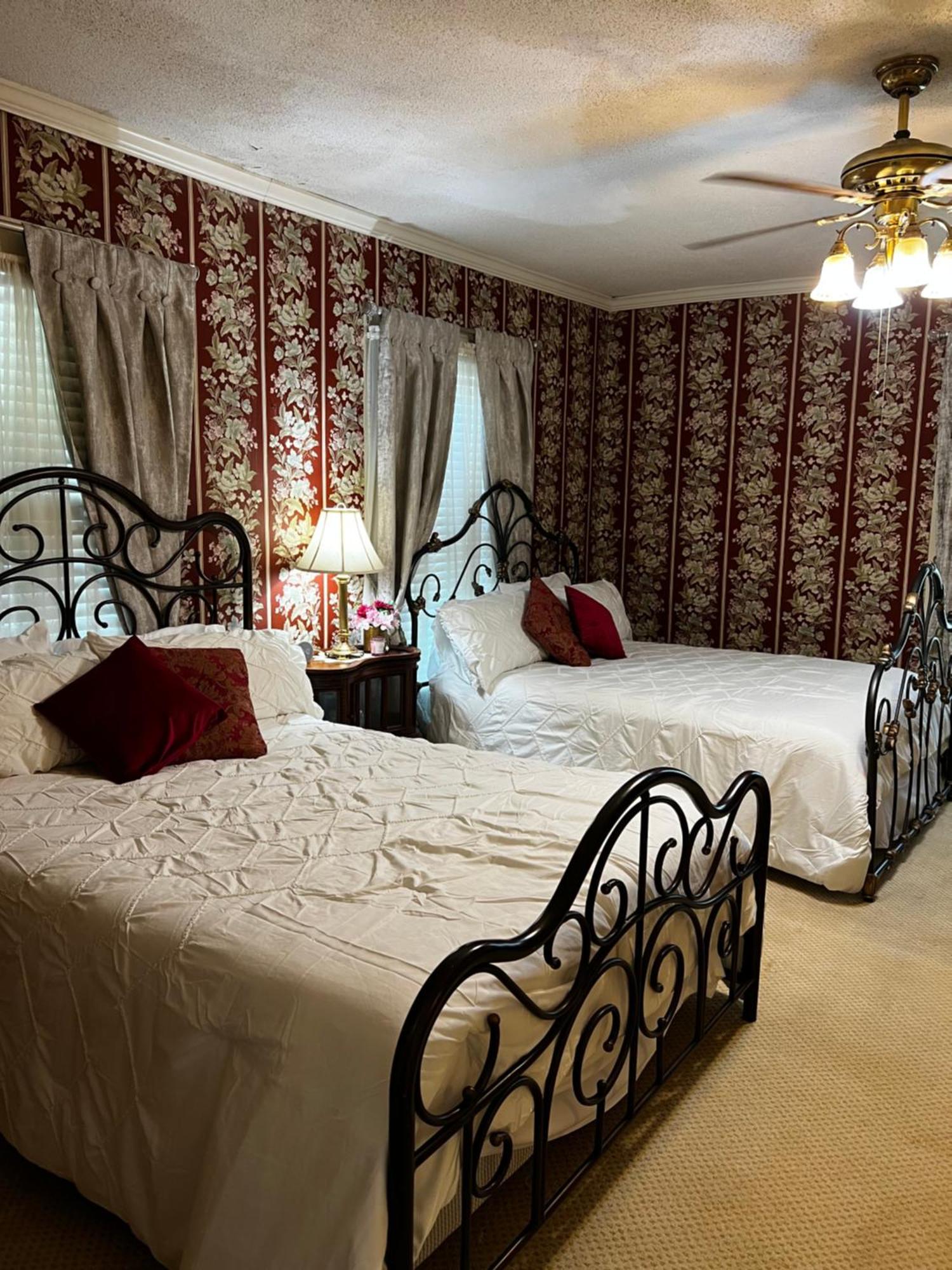 Commodore Bed & Breakfast Bainbridge Bagian luar foto